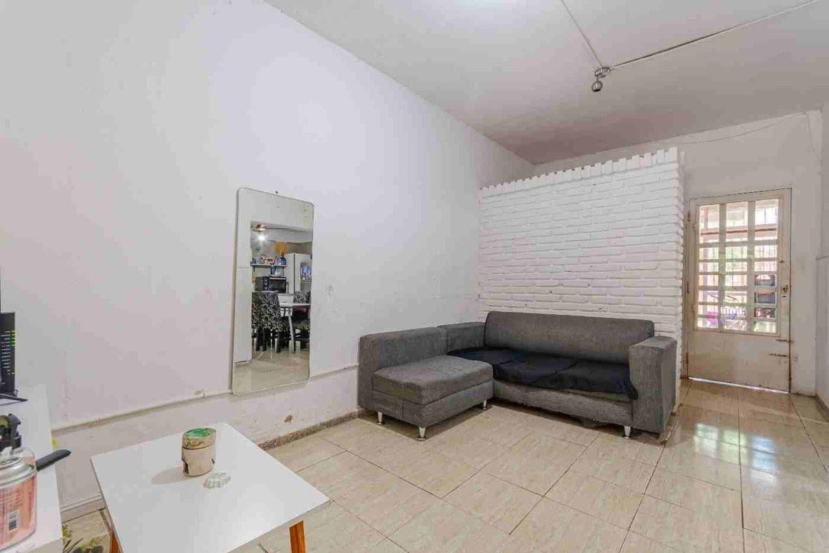 Casa con 2 dormitorios + monoambiente independient