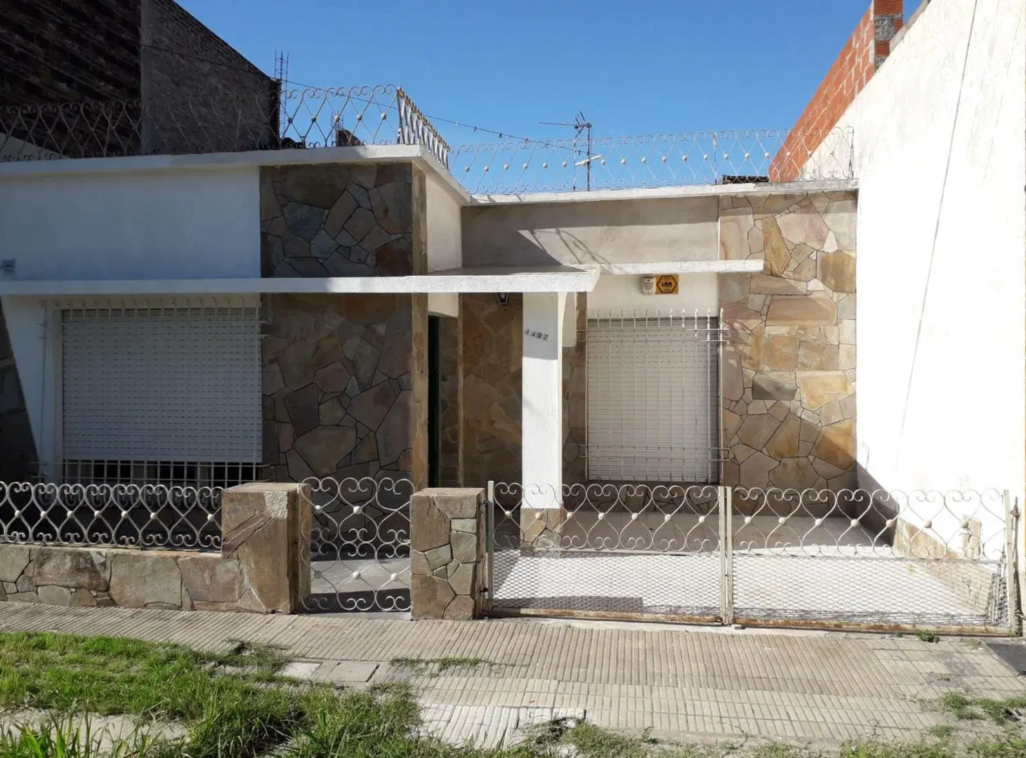 VENTA DE CASA DE 1 DORMITORIO EN ZONA SUR 3
