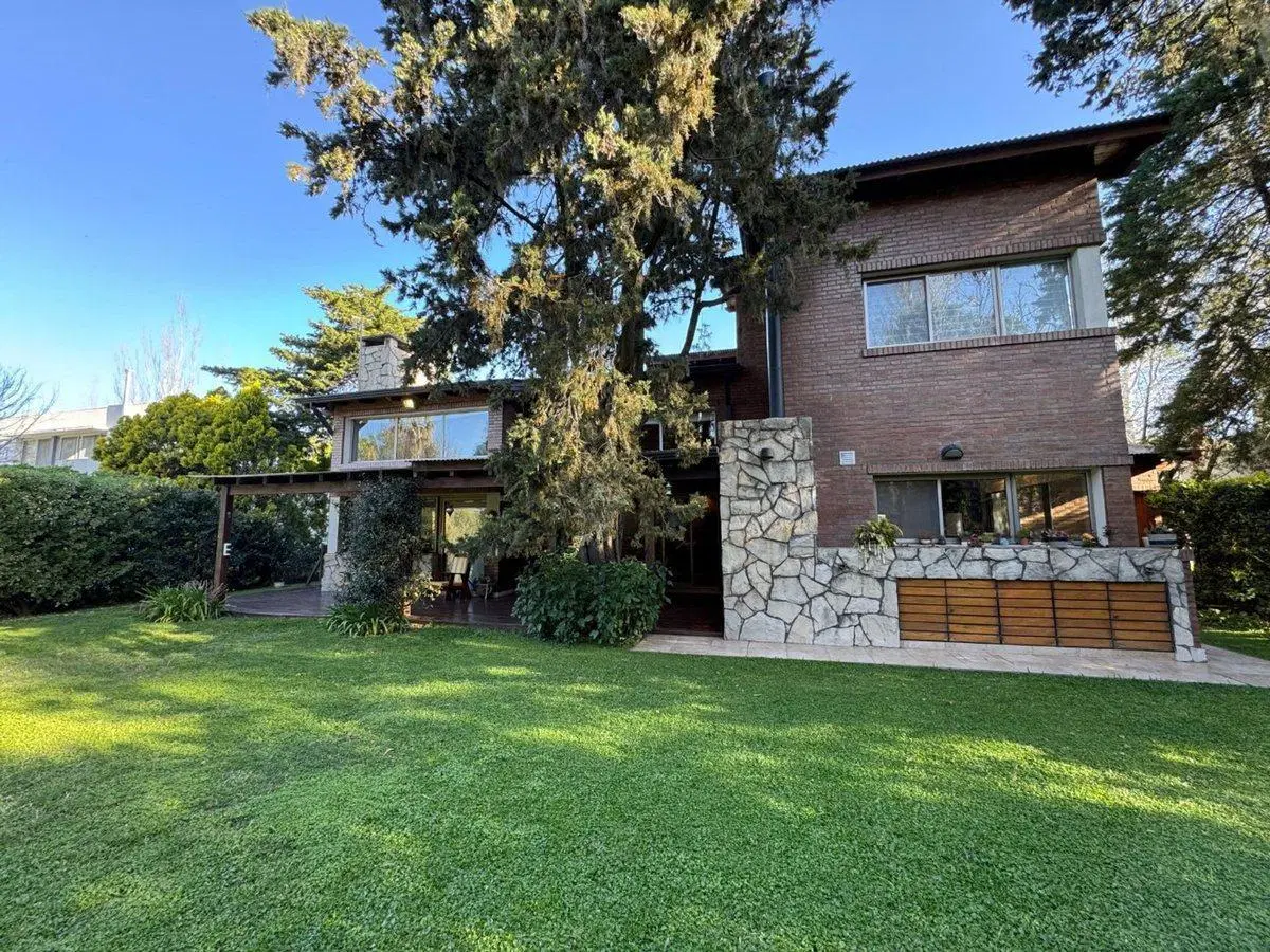 VENTA CASA 4 DORMITORIOS BARRIO CERRADO EL CIELO 3