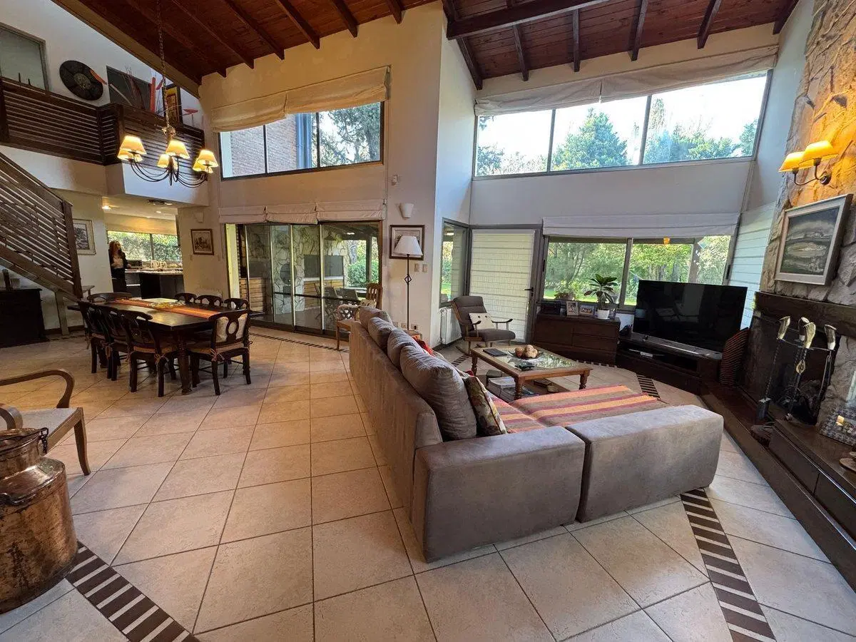 VENTA CASA 4 DORMITORIOS BARRIO CERRADO EL CIELO 5