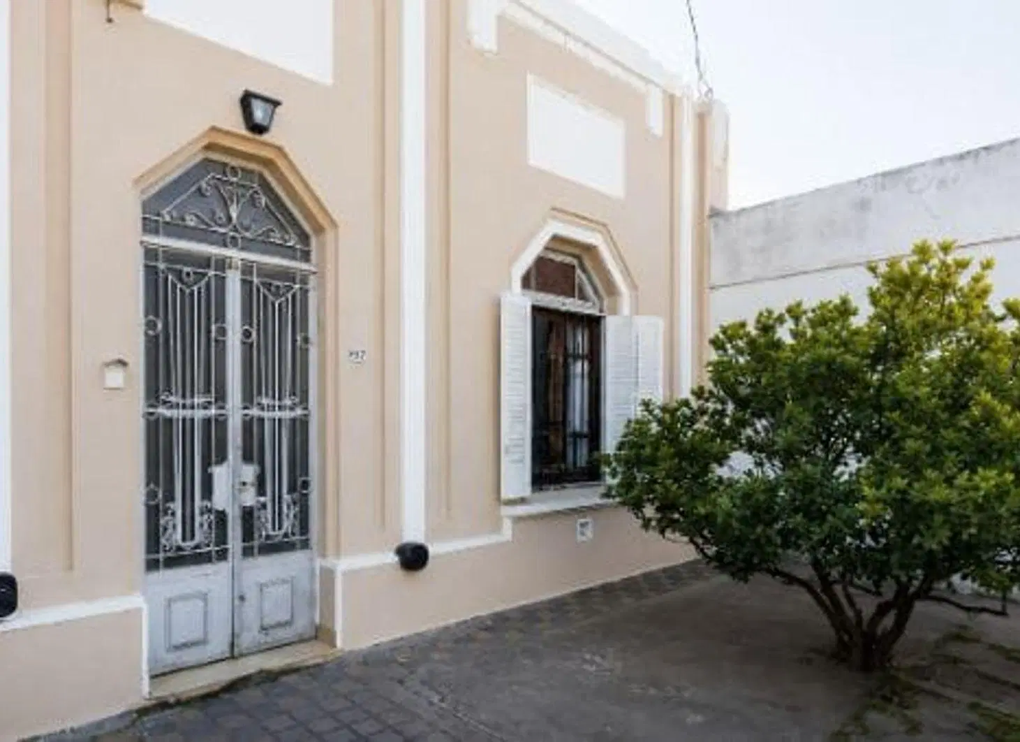 VENTA DE CASA DE 2 DORMITORIOS A RECICLAR EN PEREZ 3