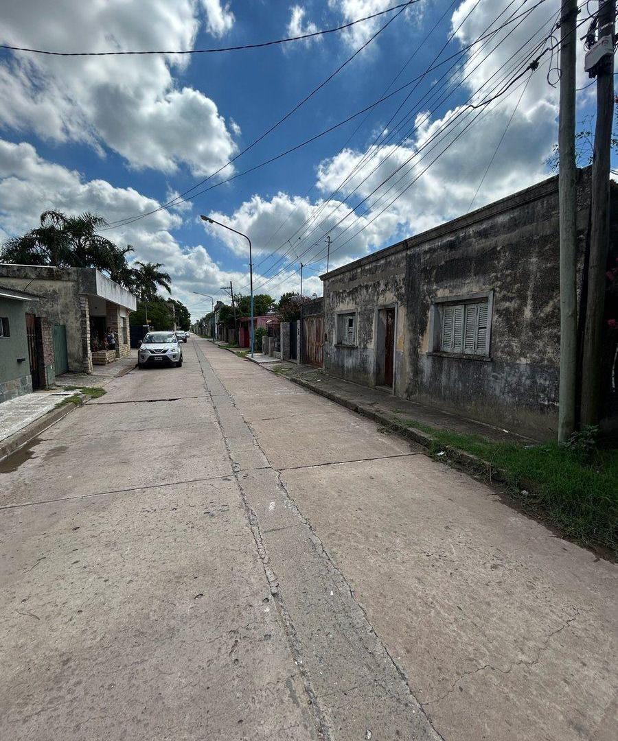 VENTA Terreno con edificación a demoler en Roldán