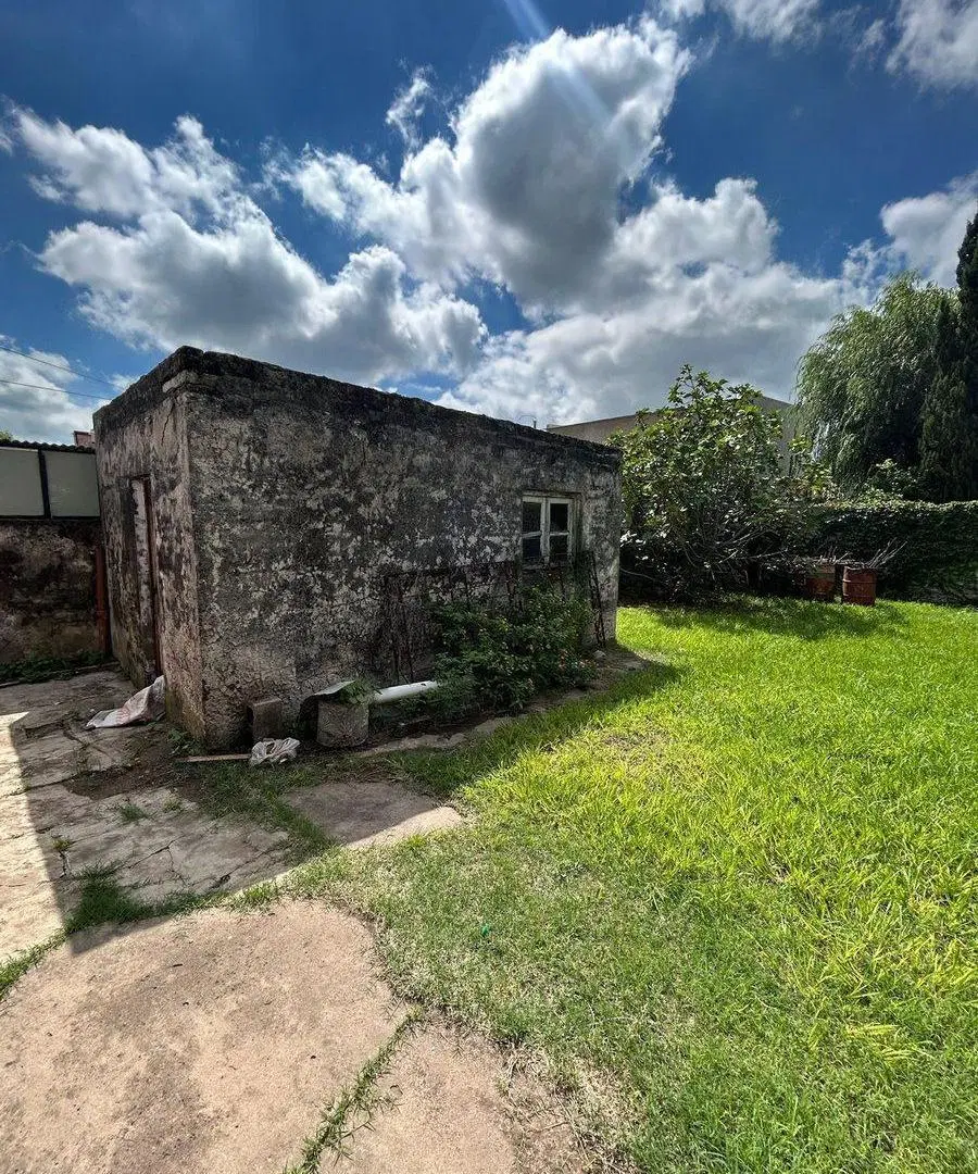 VENTA Terreno con edificación a demoler en Roldán 5