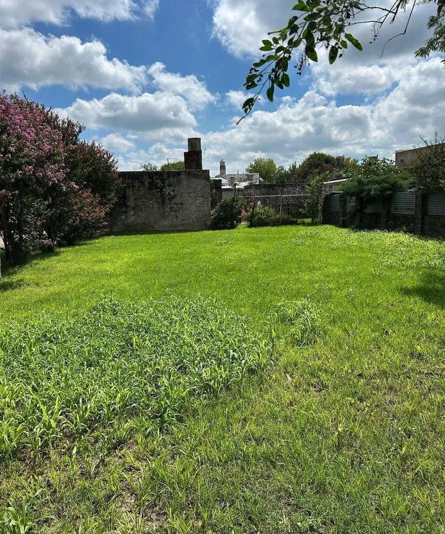 VENTA Esquina céntrica con edificación a demoler 5