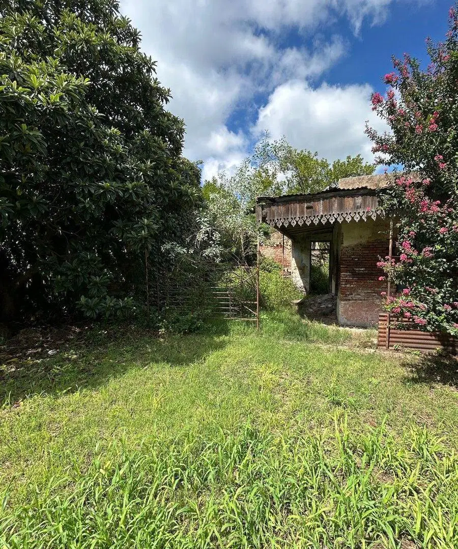 VENTA Esquina céntrica con edificación a demoler 3