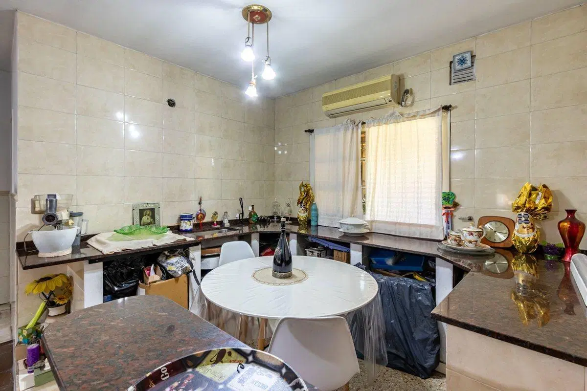 CASA DE DOS DORMITORIOS EN BARRIO URQUIZA 5