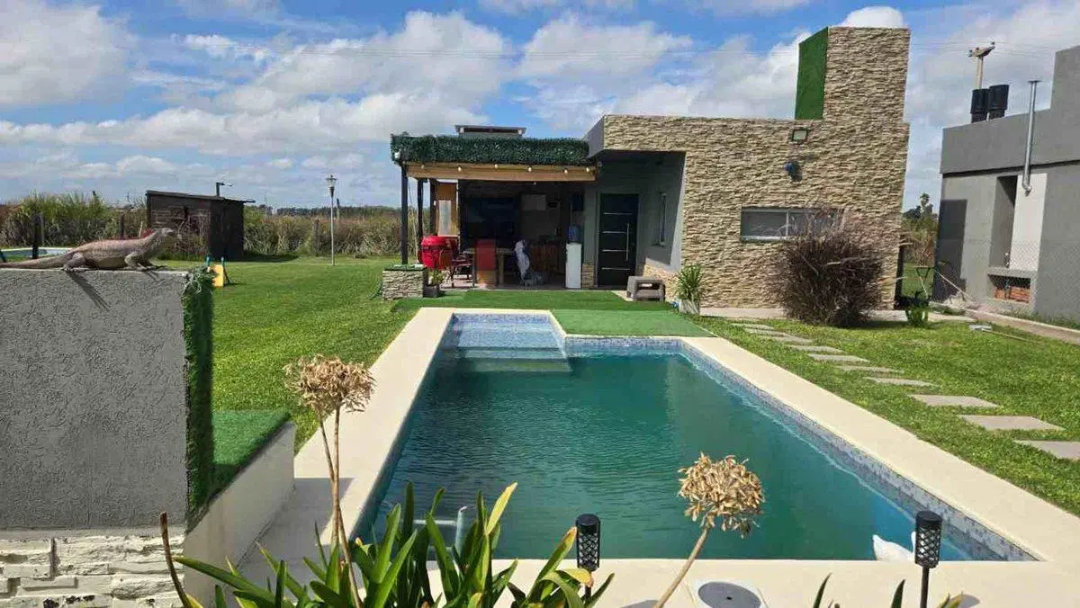 CASA 2 DORMITORIOS  -  MÁS LOTE 300M2 BRISANOVA 3