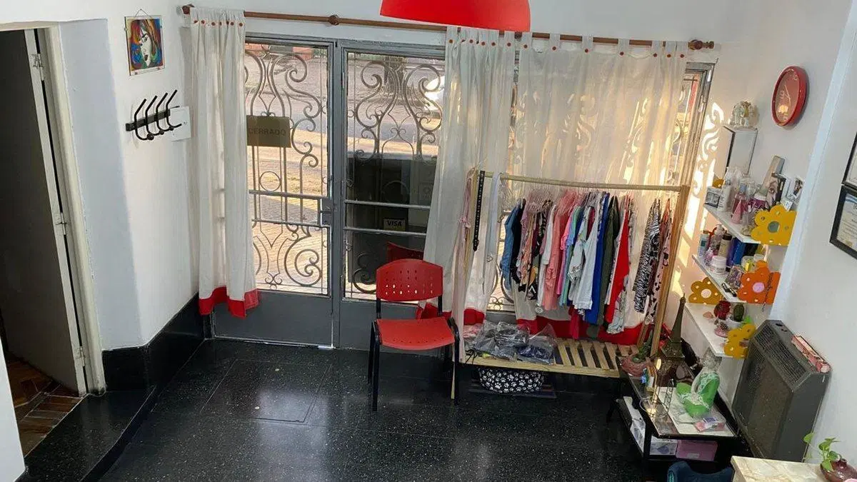 VENTA CASA AL FRENTE ZONA SUR  MUY BUENA UBICACION 2