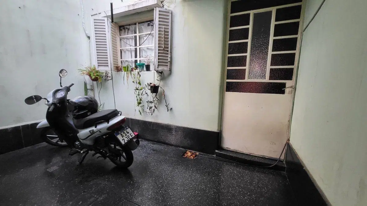VENTA CASA AL FRENTE ZONA SUR  MUY BUENA UBICACION 4
