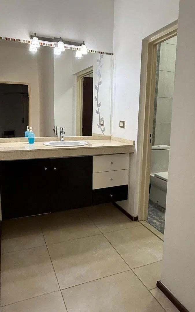 VENTA CASA UN DORMITORIO + 8 COCHERAS 2