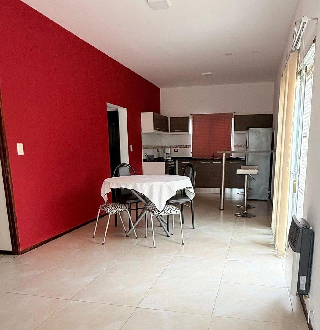 VENTA CASA UN DORMITORIO + 8 COCHERAS