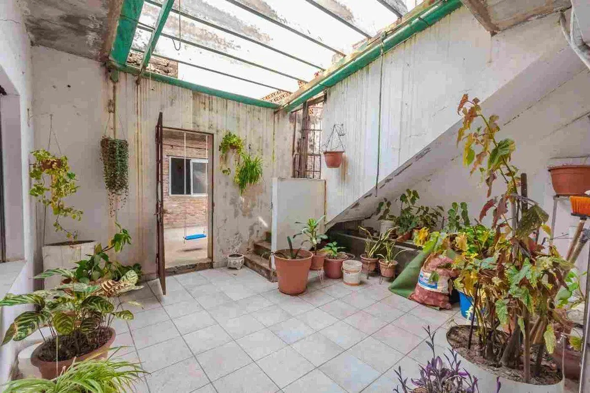 CASA EN VENTA CON 2 LOCALES EN PB + TERRAZA 3