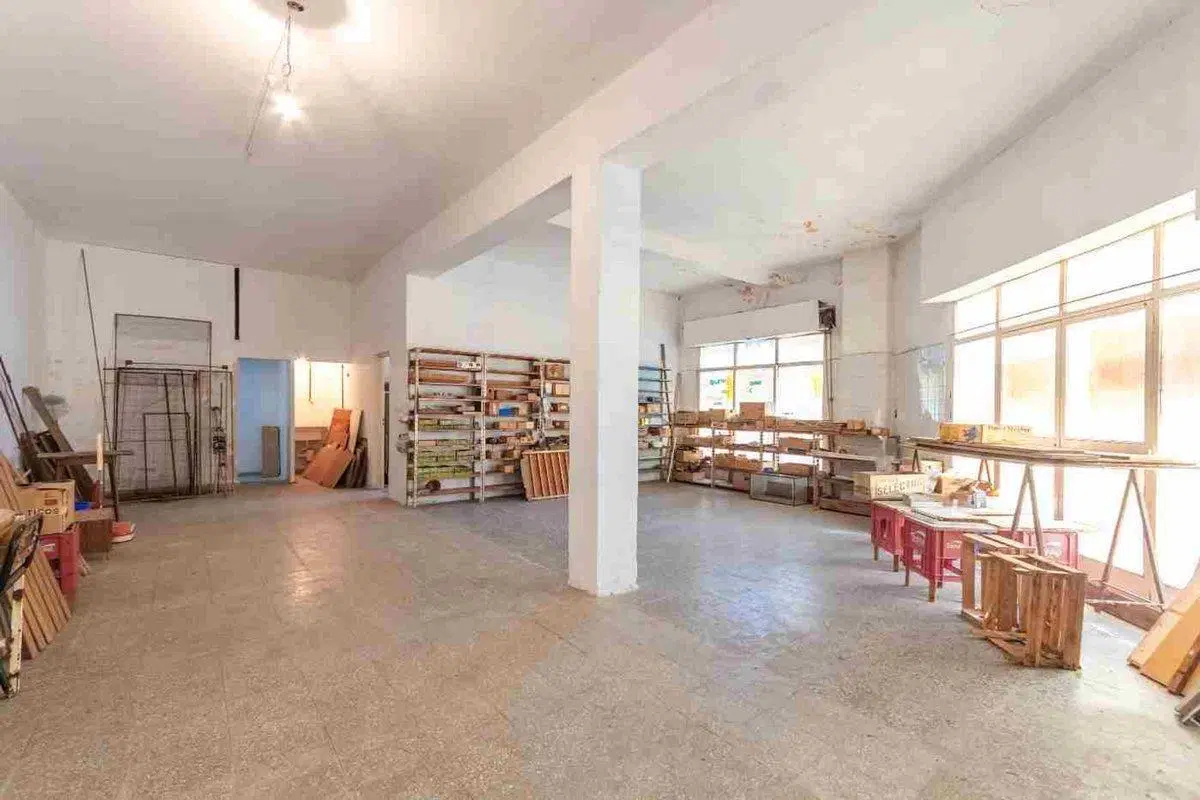 CASA EN VENTA CON 2 LOCALES EN PB + TERRAZA 5