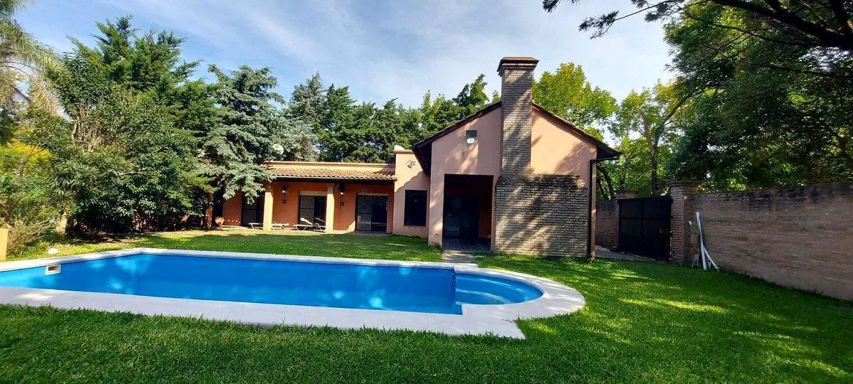 CASA EN VENTA FUNES 2 DORMITORIOS PILETA 4
