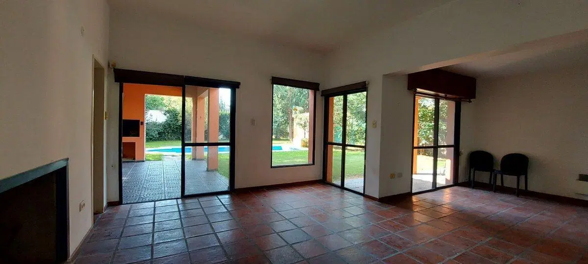 CASA EN VENTA FUNES 2 DORMITORIOS PILETA 3