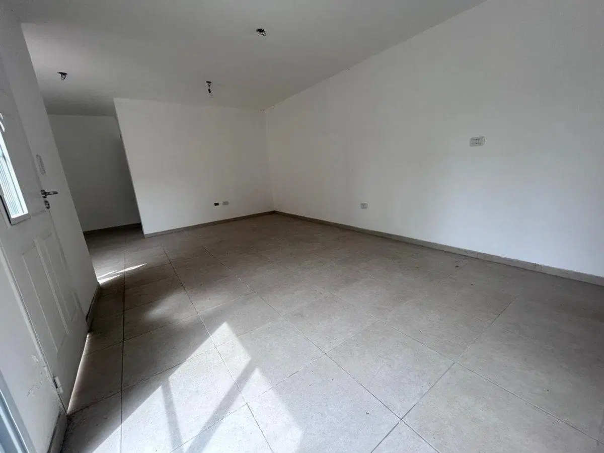CASA 2 DORMITORIOS CON PATIO A ESTRENAR 3
