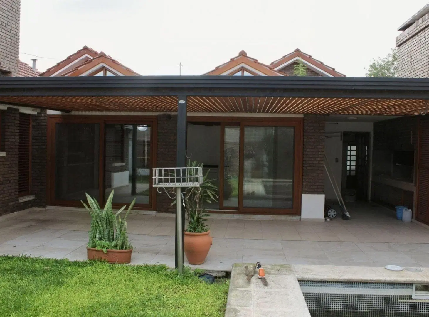 CASA EN VENTA 3 DORMI SAN LORENZO + PATIO Y PILETA 2