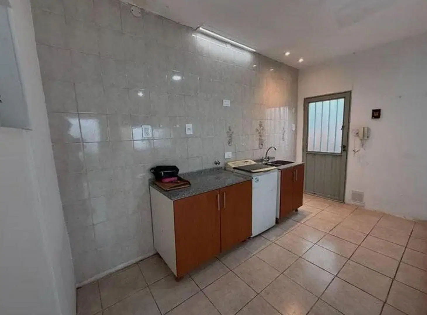 VENTA DE MONOAMBIENTE  EN BARRIO CINCO ESQUINAS 5