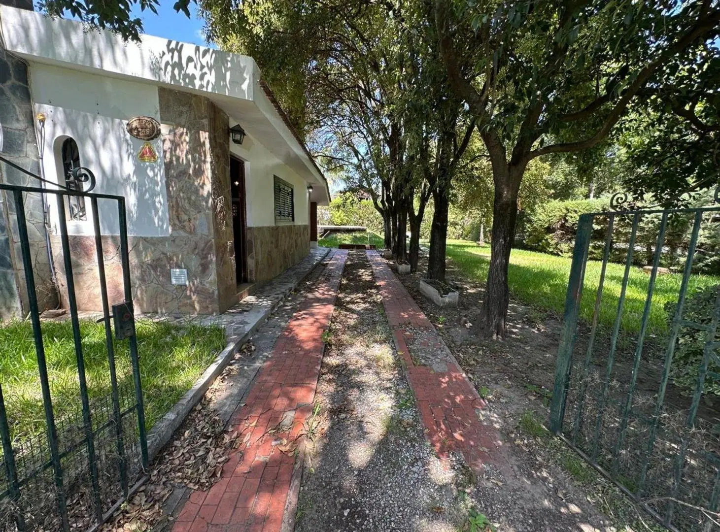 VENTA CASA 2 DORMITORIOS FUNES CON PILETA 5
