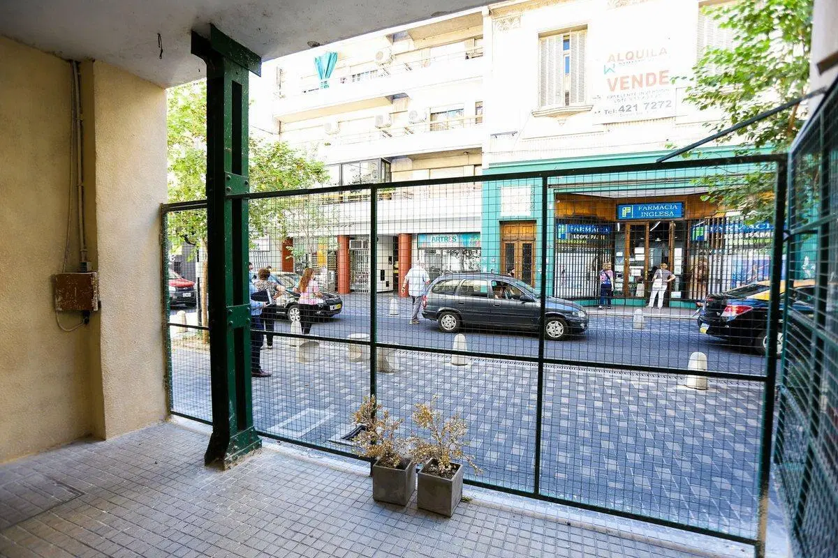 Casa en venta con local comercial y 8 oficinas 4