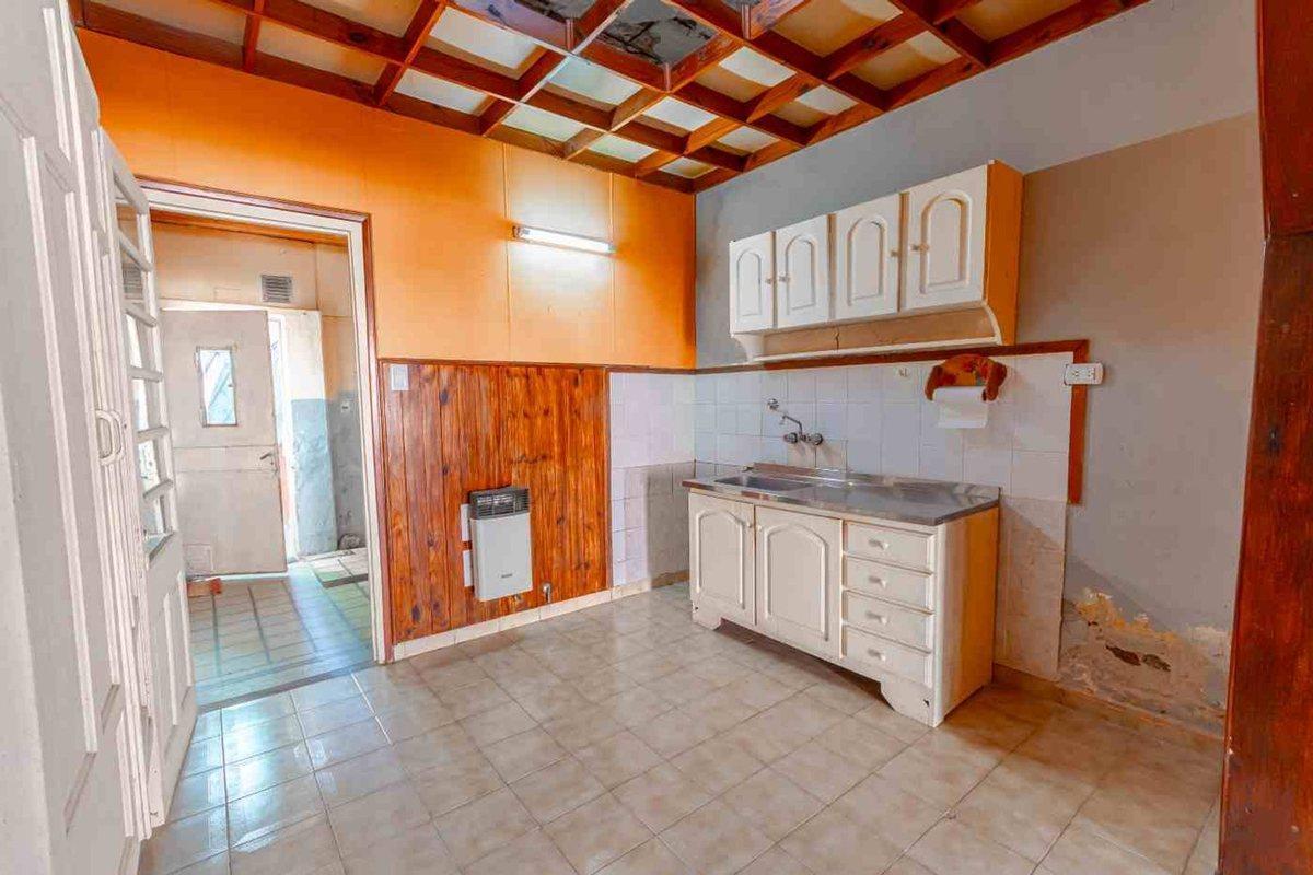 Foto de CASA, TERRENO + LOCAL EN VENTA en CAPITAN BERMUDEZ, imagen 3