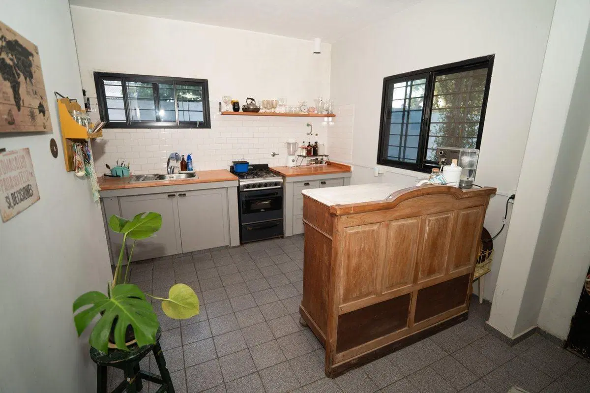 Casa Quinta 1.980mt2 con pileta y dos viviendas 8