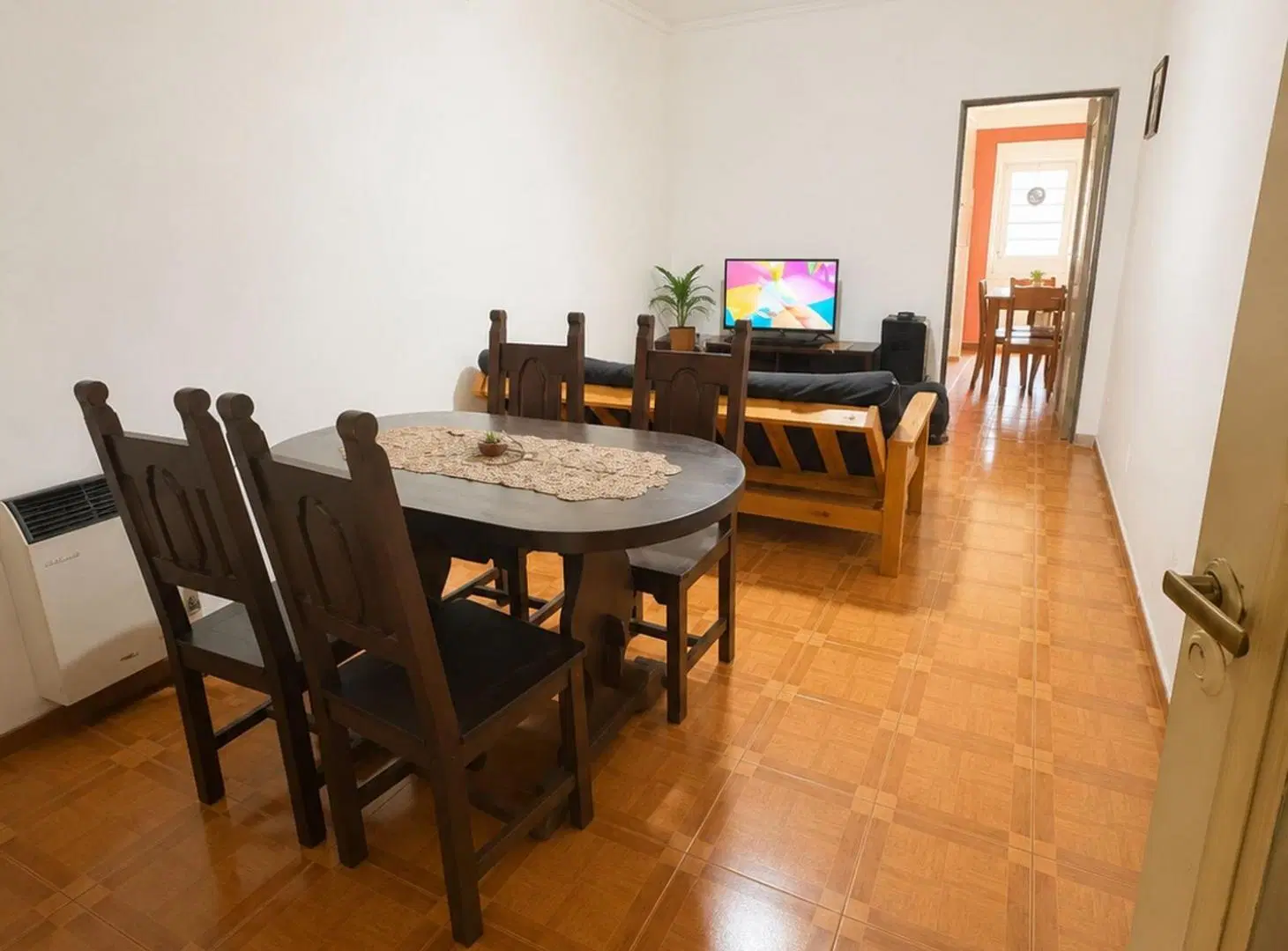 CASA EN VENTA 2 DORMITORIOS CON PATIO Y PILETA 3