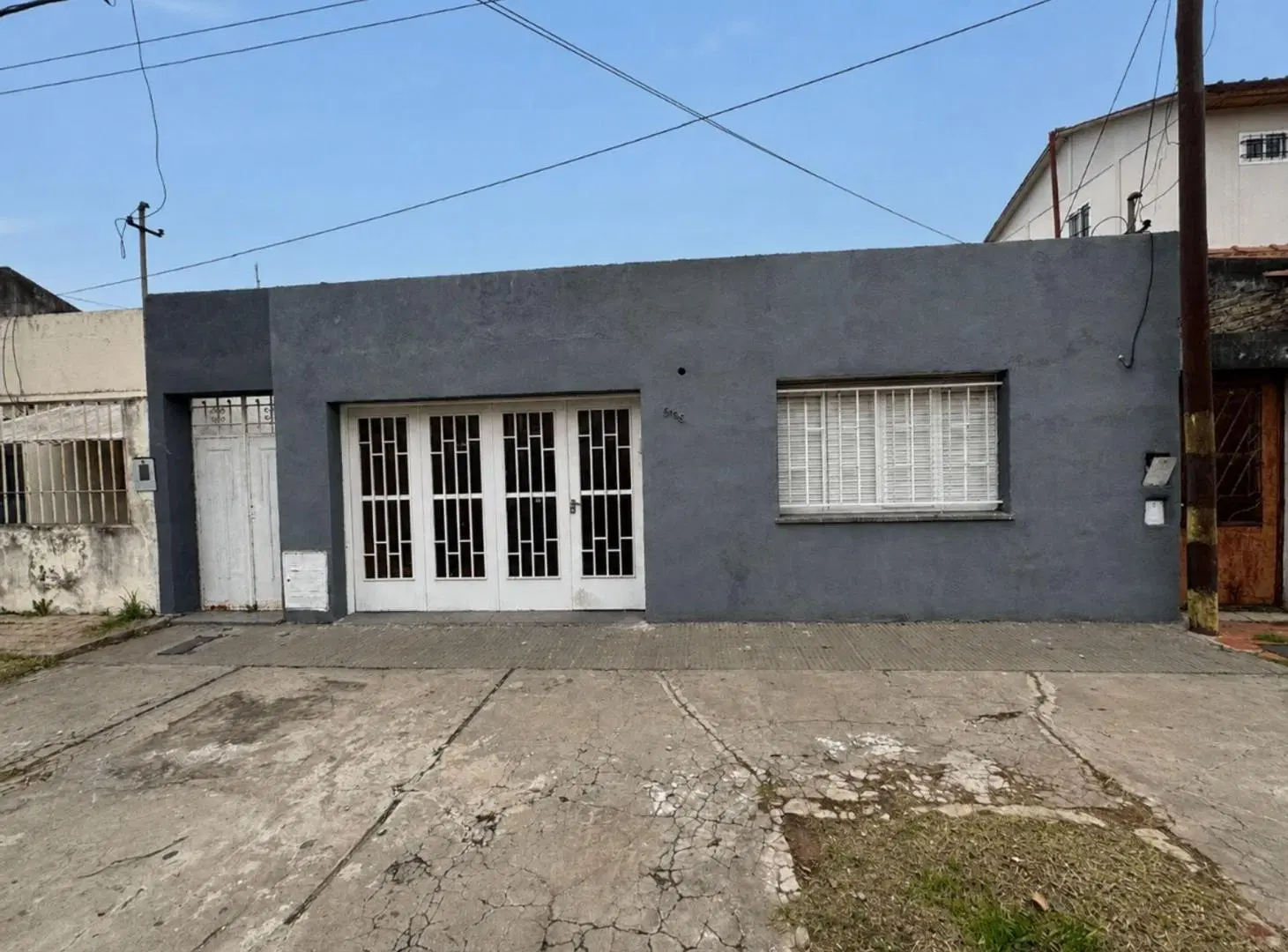 CASA EN VENTA 2 DORMITORIOS CON PATIO Y PILETA 4