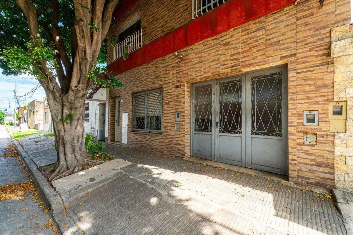 VENTA CASA DOS DORMITORIOS Y COCHERA -  ECHESORTU 3
