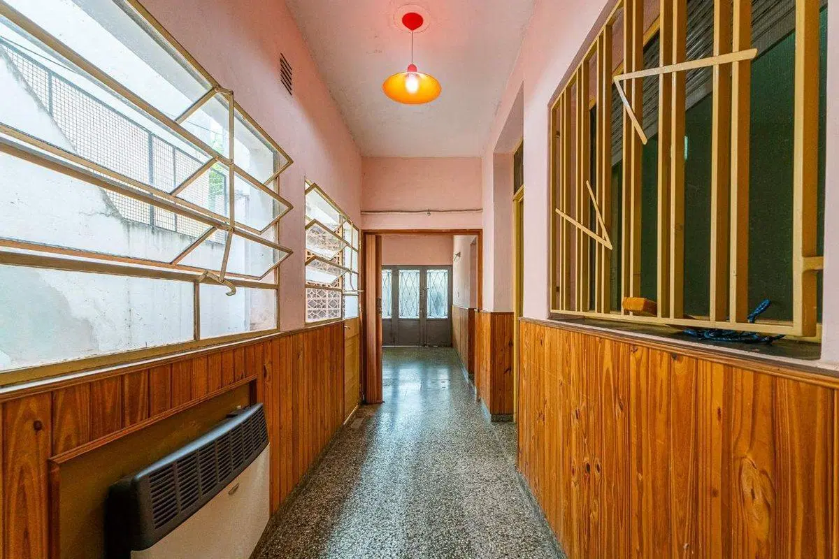 VENTA CASA DOS DORMITORIOS Y COCHERA -  ECHESORTU 5