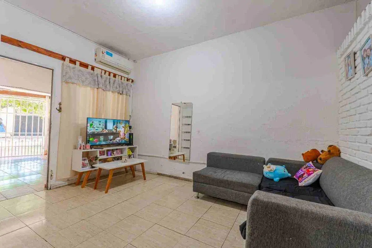 Casa con 2 dormitorios + monoambiente independient 3