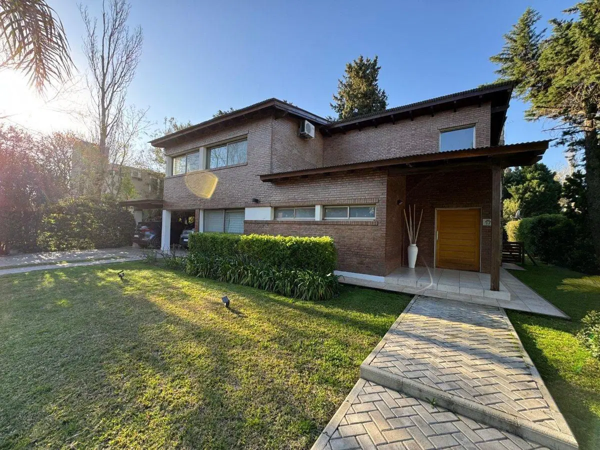 VENTA CASA 4 DORMITORIOS BARRIO CERRADO EL CIELO 2