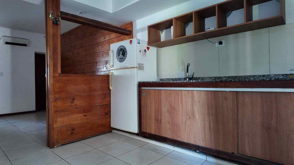 SE VENDE CASA 3 DORMITORIOS LOTE 900M2 (ARBILLA 2)