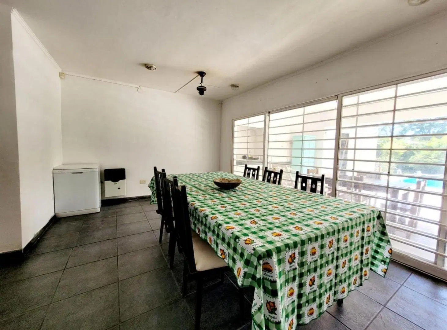 VENTA CASA 3 DORMITORIOS CON PILETA FUNES 3