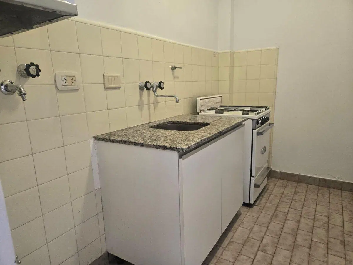 MONOAMBIENTE PLANTA BAJA- APTO PROFESIONAL 5