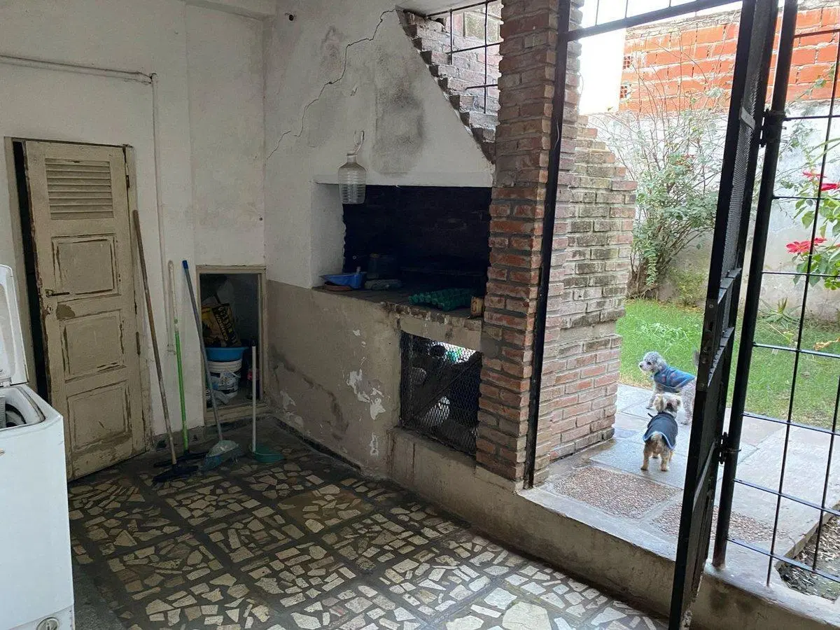 VENTA CASA AL FRENTE ZONA SUR  MUY BUENA UBICACION 2