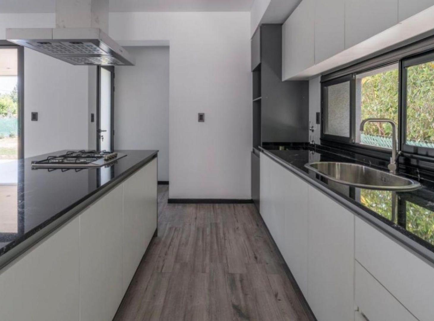 Foto de CASA A ESTRENAR EN VENTA EN "LA ANTONELLA" ZAVALLA, imagen 2