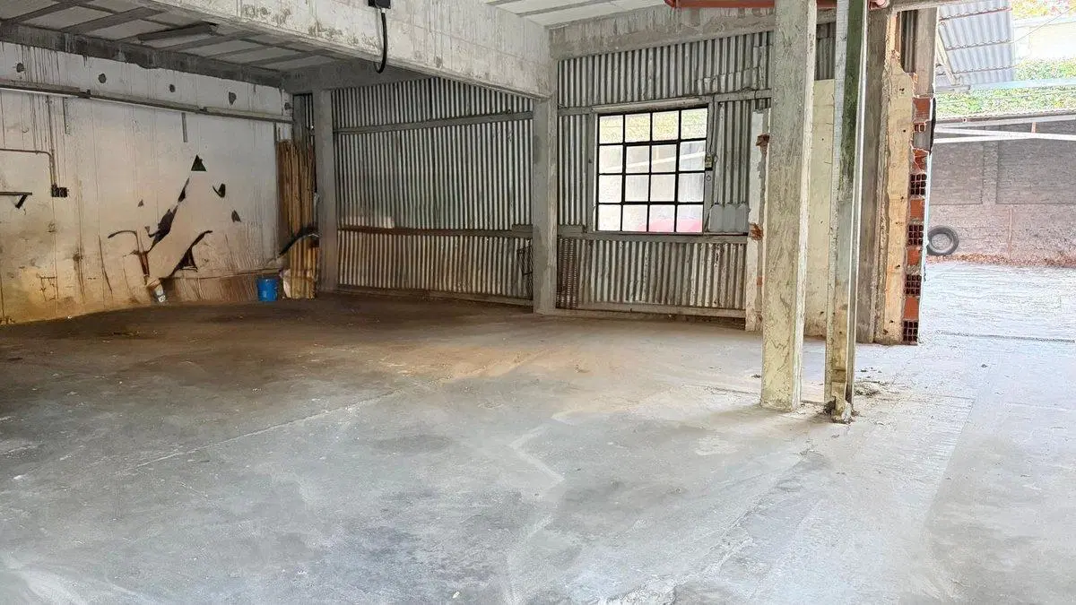 VENTA CASA UN DORMITORIO + 8 COCHERAS 4