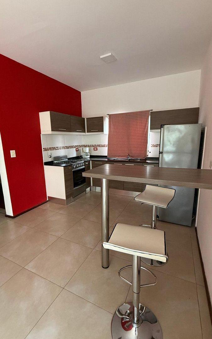 Foto de VENTA CASA UN DORMITORIO + 8 COCHERAS, imagen 2