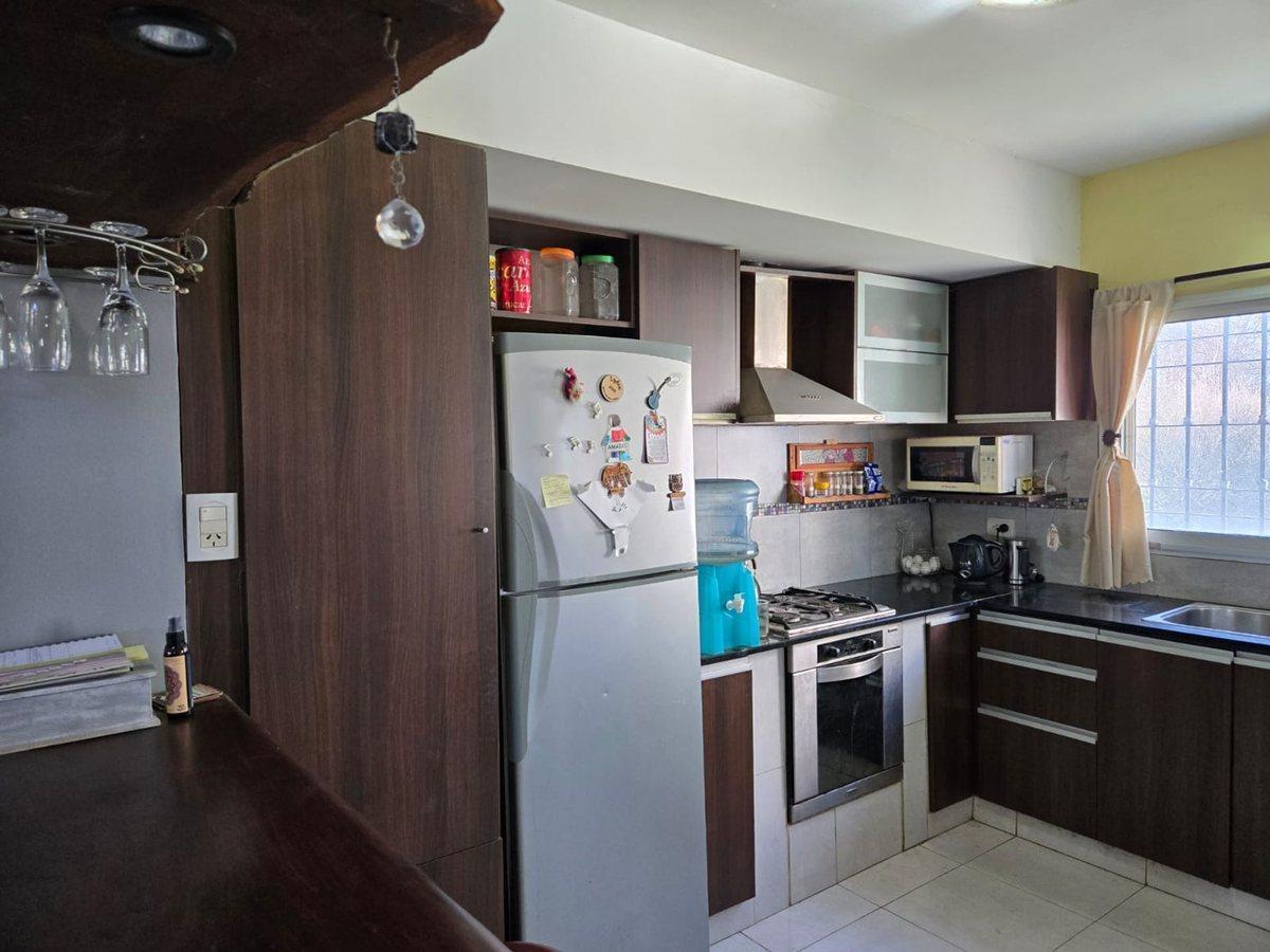 Foto de CASA EN VENTA - 2 DORMITORIOS -BARRIOS LAS TARDES, imagen 2