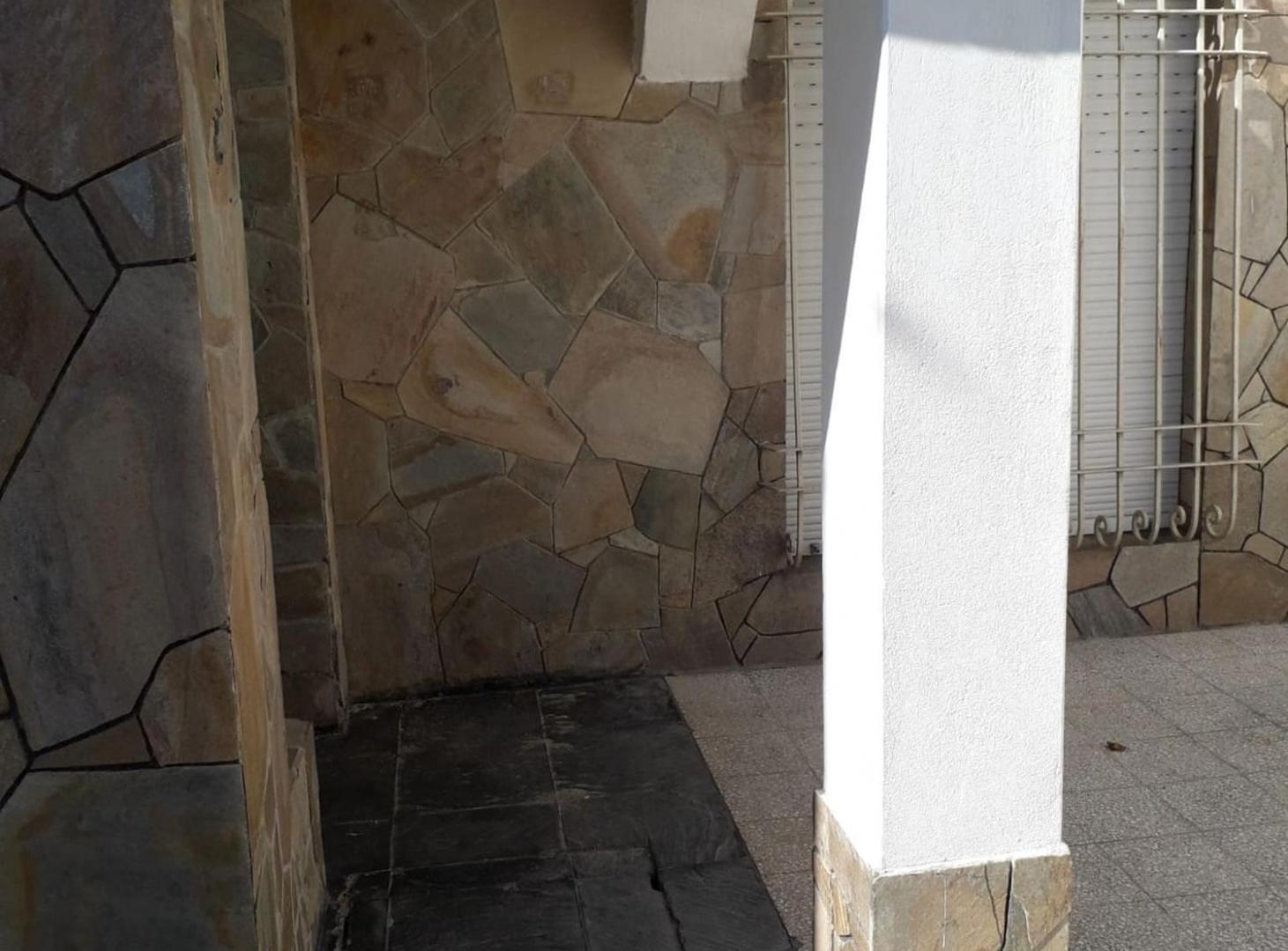 Foto de VENTA DE CASA DE 1 DORMITORIO EN ZONA SUR, imagen 3
