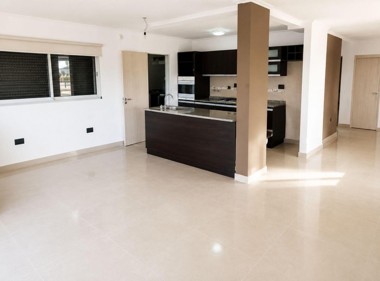 Foto de VENTA O PERMUTA DE CASA DE 4 DORMITORIOS EN ROLDAN, imagen 4
