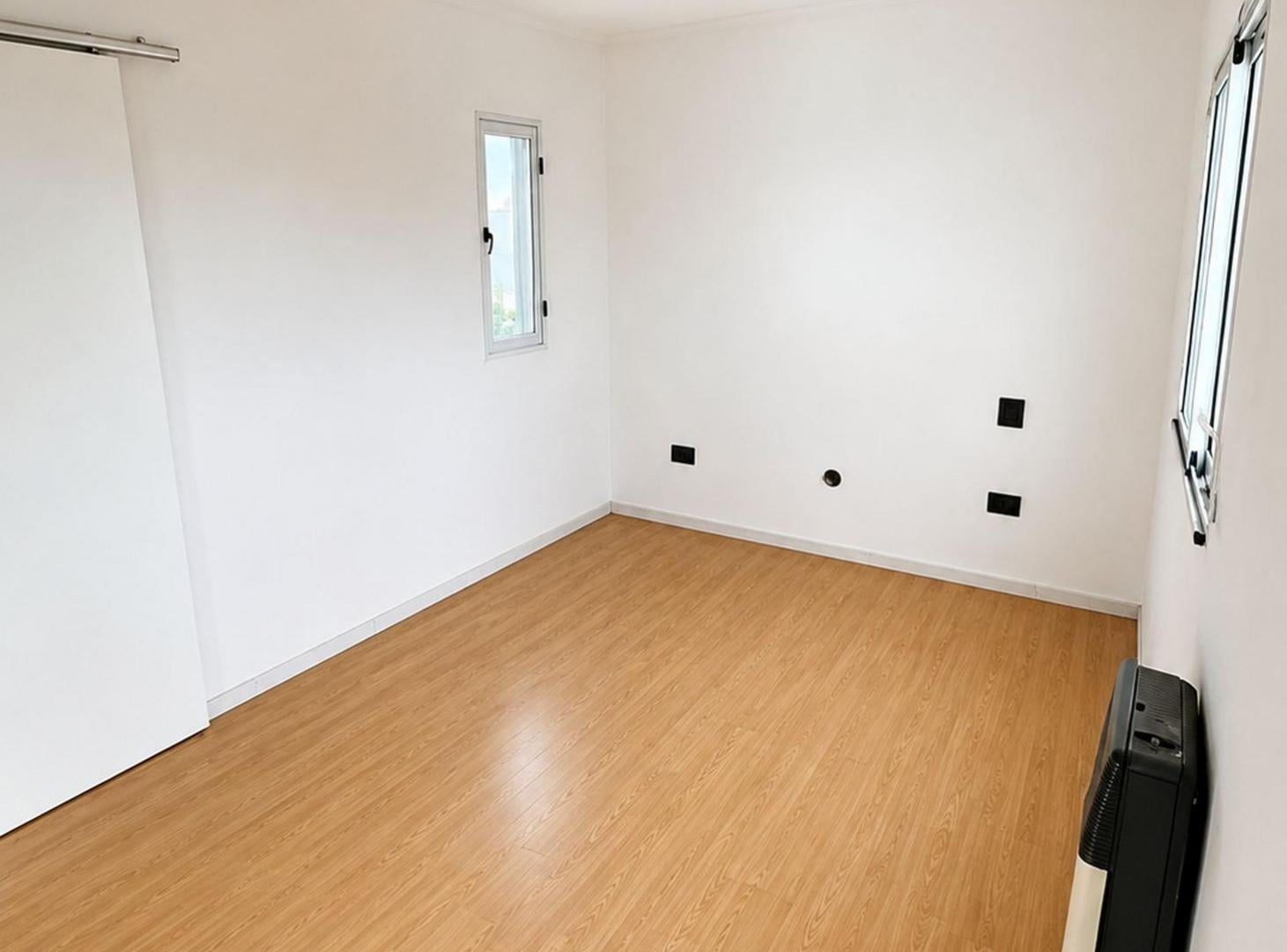 Foto de VENTA O PERMUTA DE CASA DE 4 DORMITORIOS EN ROLDAN, imagen 3