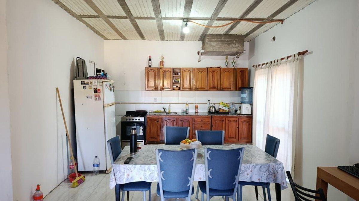 Foto de VENTA | CASA 3 DORM + GALPÓN / DEPÓSITO ROLDAN, imagen 2