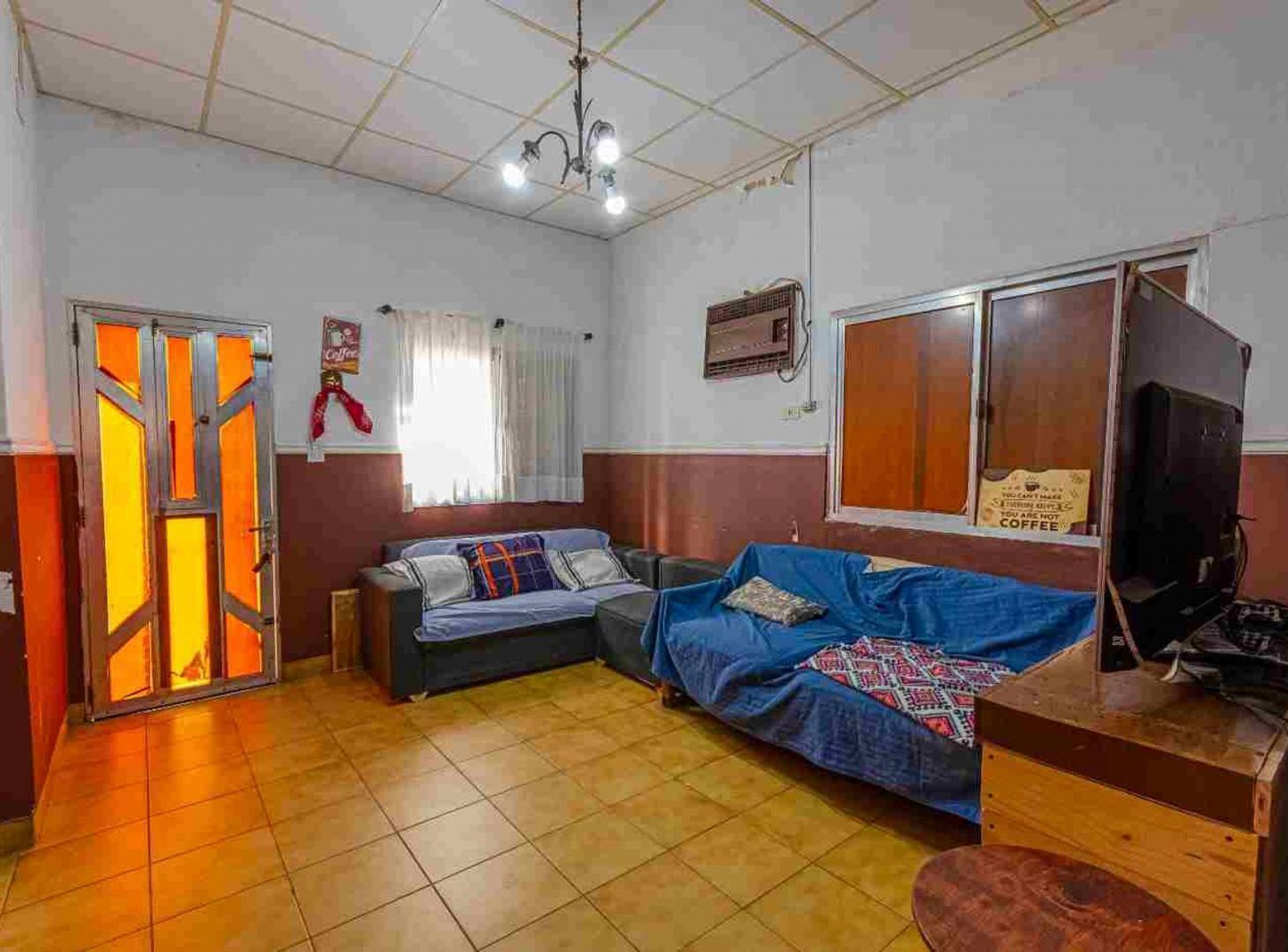 Foto de VENTA Casa + Dpto Independiente Barrio Industrial, imagen 3