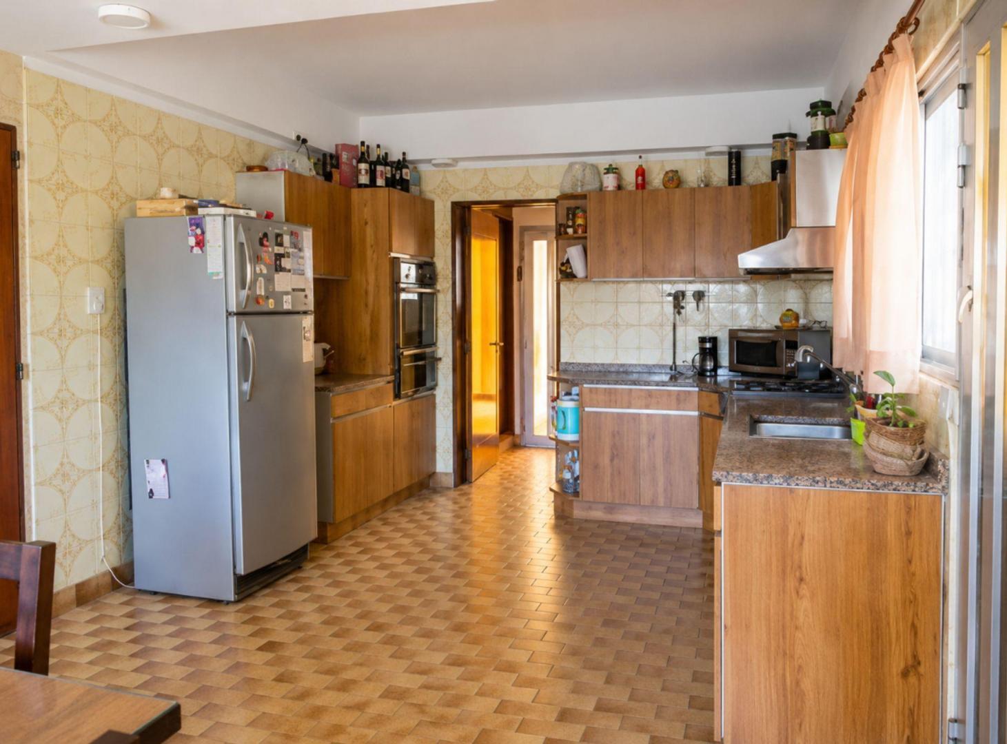 Foto de VENTA DE CASA 5 DORMITORIOS CON PILETA, imagen 2
