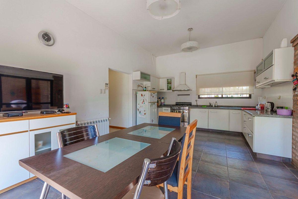 Foto de VENTA CASA 3 DORMITORIOS CON PILETA ROLDAN, imagen 4
