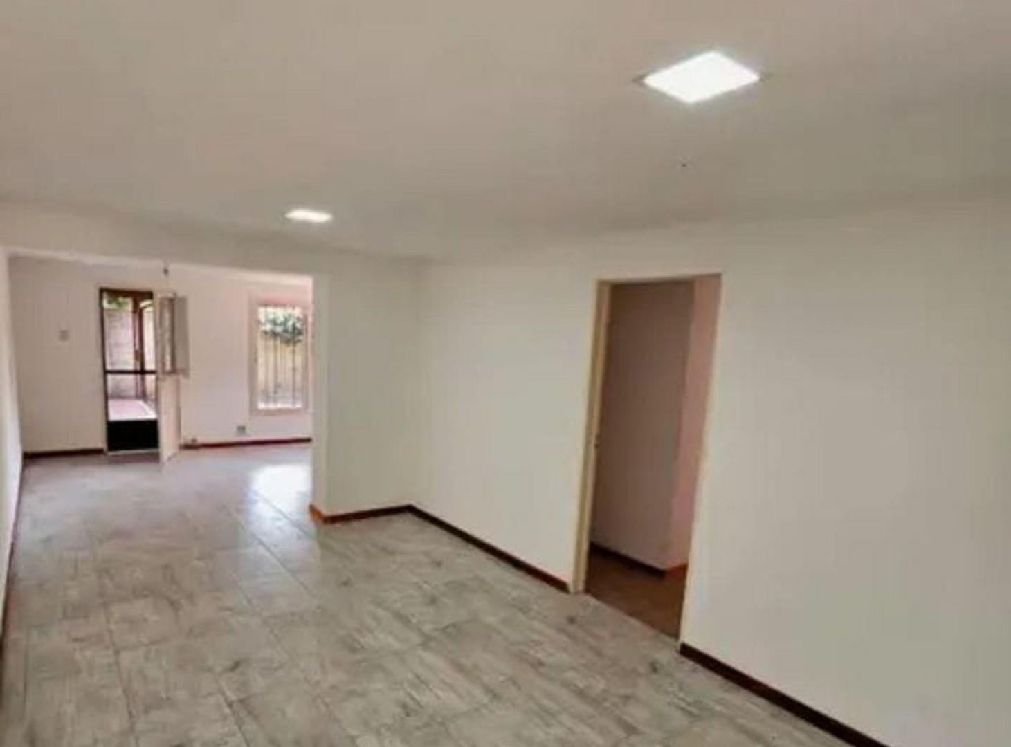 Foto de VENTA DE CASA DE DOS DORMITORIOS EN FUNES CENTRO, imagen 2