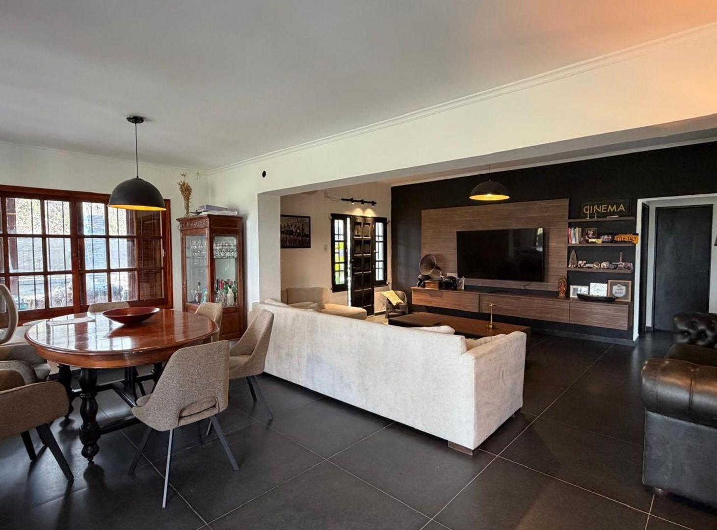Foto de CASA RECICLADA EN VENTA 2 DORMITORIOS ROLDAN., imagen 4