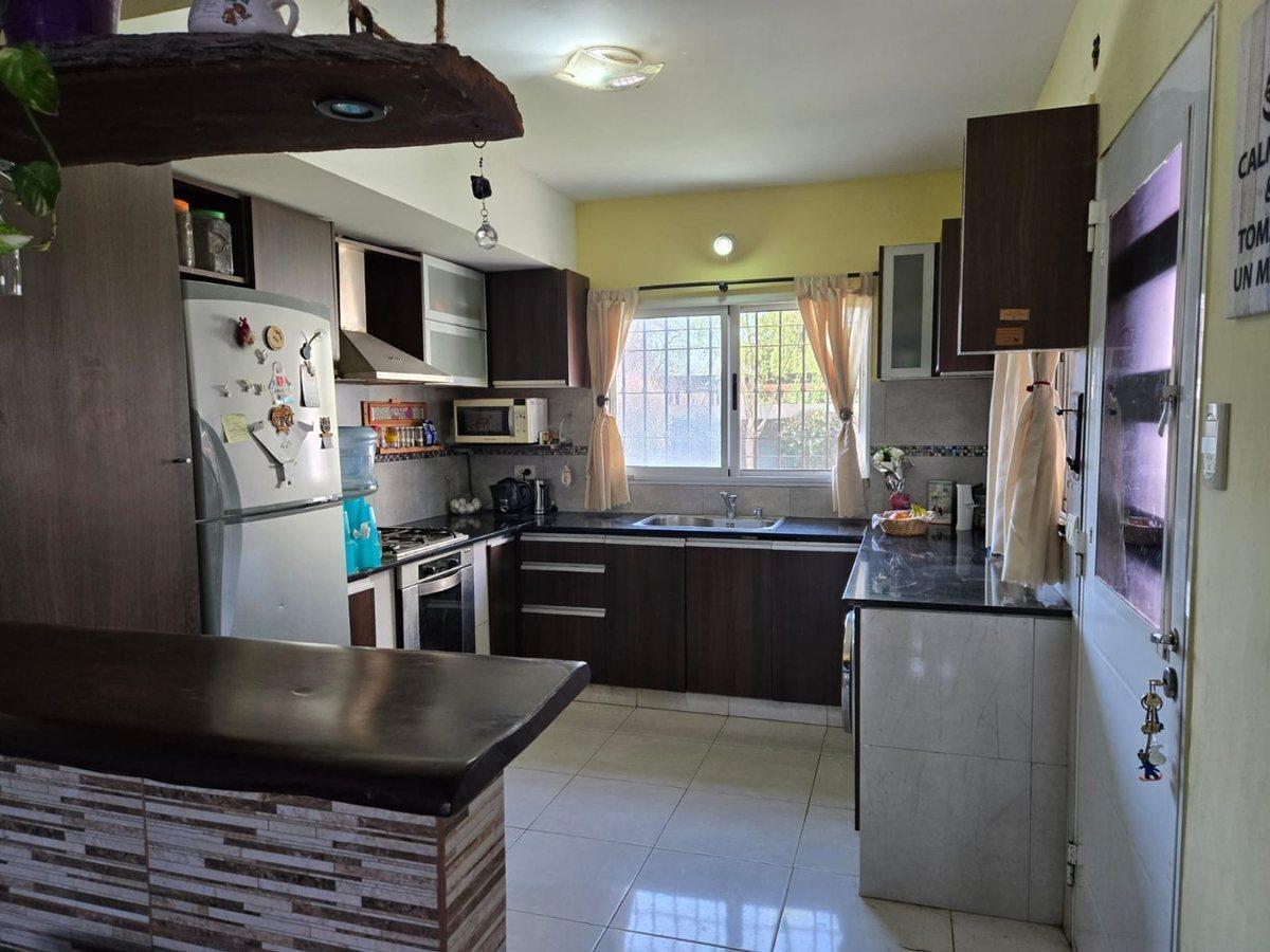 Foto de CASA EN VENTA - 2 DORMITORIOS -BARRIOS LAS TARDES, imagen 3
